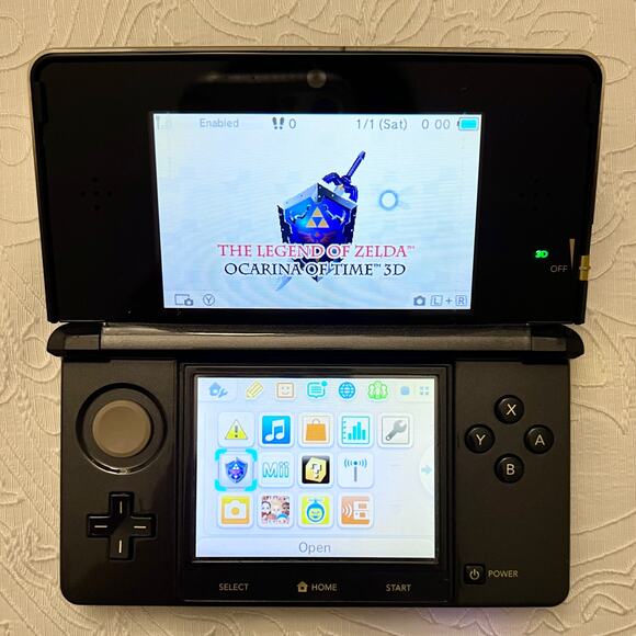 Legend of Zelda 25th Anniversary 3DS Console Black and Gold - Picture 3 of 9